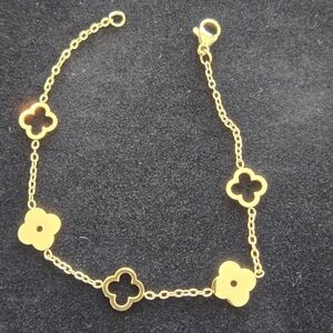 Elegant Gold Clover Charm Bracelet